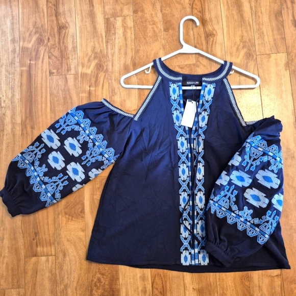 NWT Sugar Lips Women’s Navy Blue Embroidered Cold Shoulder Blouse – Size XS - Picture 2 of 7
